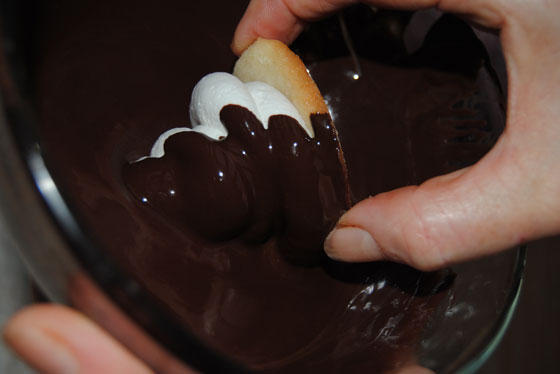 טבילה בציפוי השוקולד 