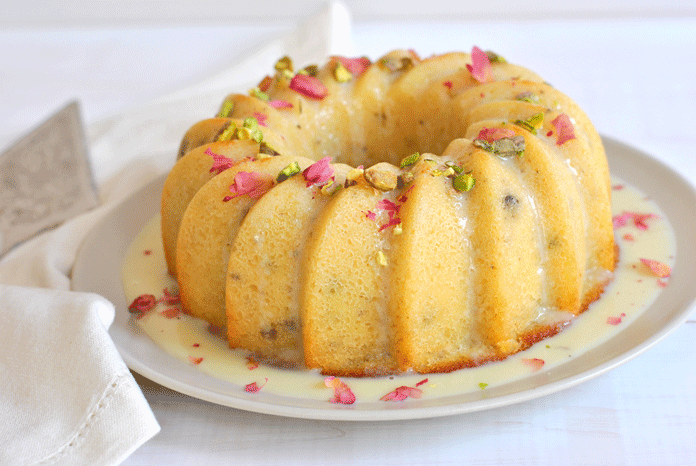 עוגת פיסטוק בחושה בניחוח ורדים וג'ינג'ר